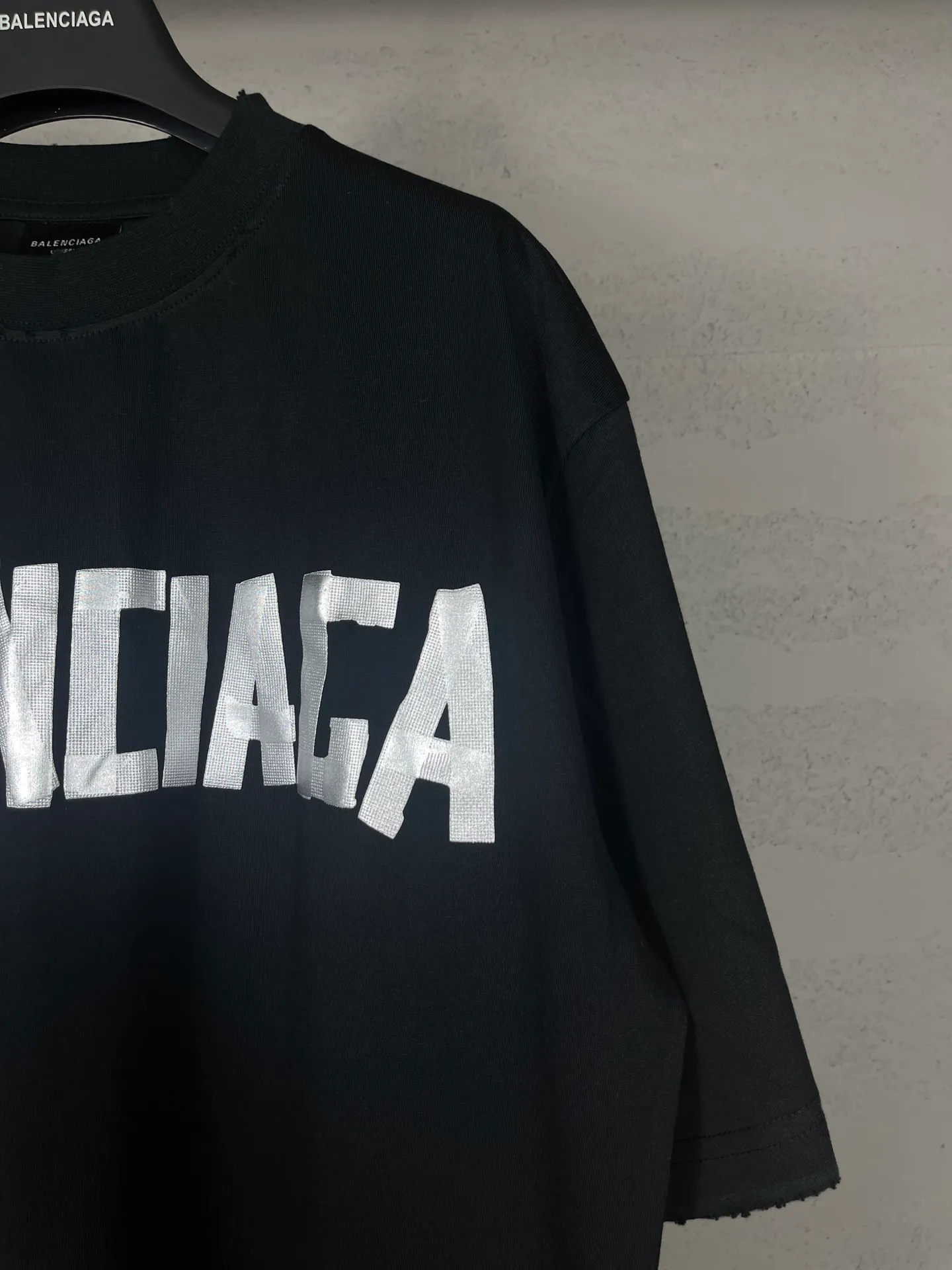 【 . Quality】BALENCI*GA/ .24ss Classic . . T . . ZP . 260 ， . ， ， 。Classic ， . ， 。 . ， 。 ， ， 。 OS . Same Style。 ：BL 223383 ： ， ，Khaki Size：XS S M L